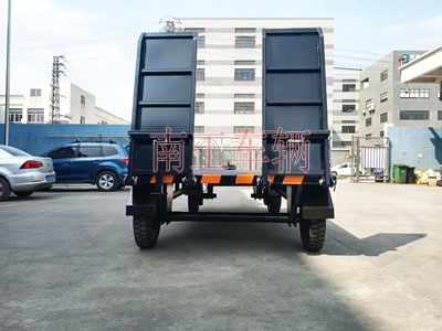 3吨带爬梯工业牵引乐玩在线手机版(大中国区)2I.jpg